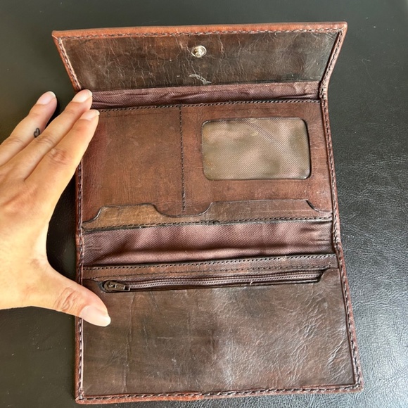 Vintage Brown Leather Tri-Fold Clasp Closure Wallet with Woven Details - Picture 4 of 12